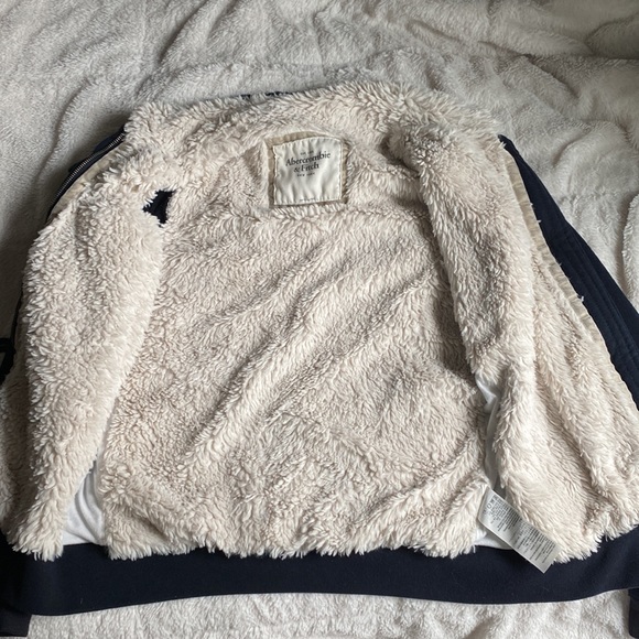 Abercrombie & Fitch Fuzzy Jacket, button up and zipper, size L, collared, warm - Picture 4 of 7